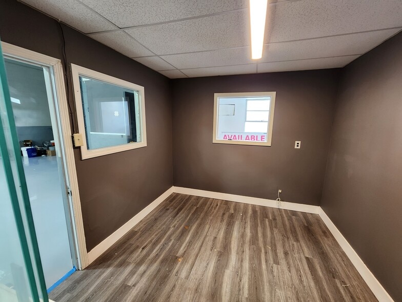 More Photos Of 103 Glenham Ave, Warwick Warehouse For Sale