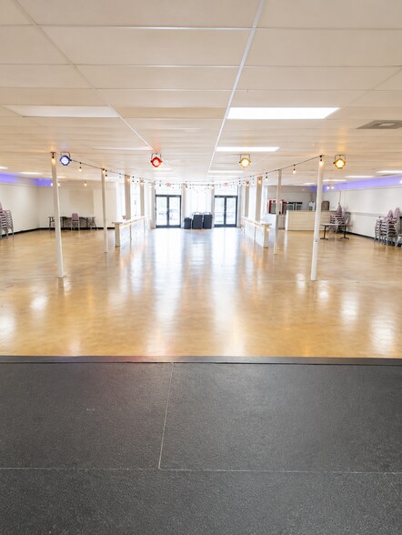 More Photos Of 615 N Main St, Troutman Restaurant For Lease