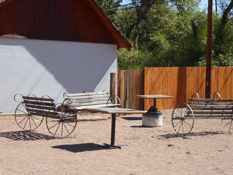 More Photos Of 607 W Main St, Payson Bar For Sale