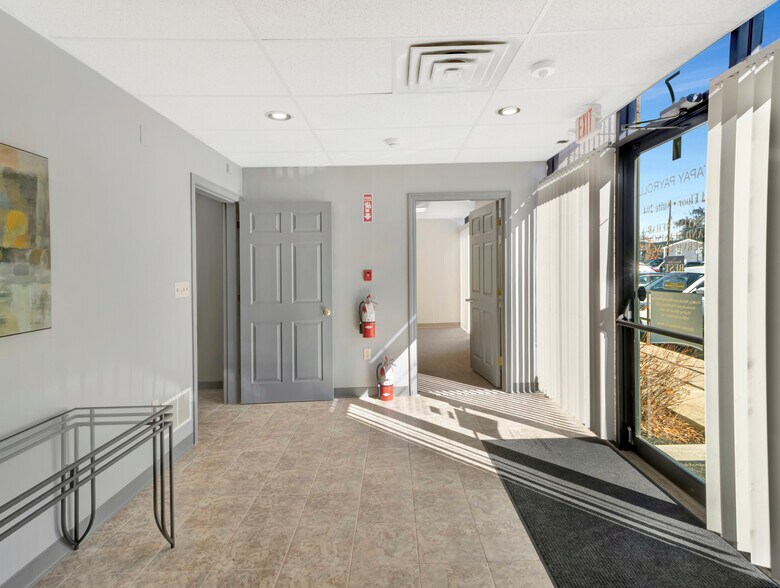 More Photos Of 125 High St, Mansfield Light Distribution For Lease