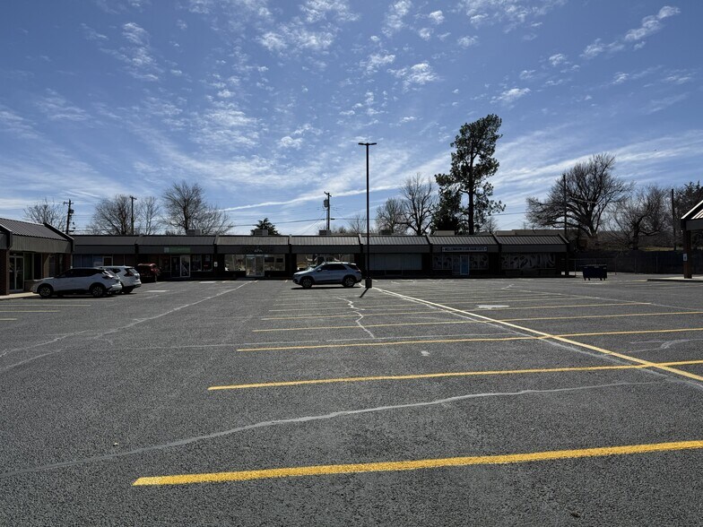 More Photos Of 6810-6816 NW 23rd St, Bethany Freestanding For Sale