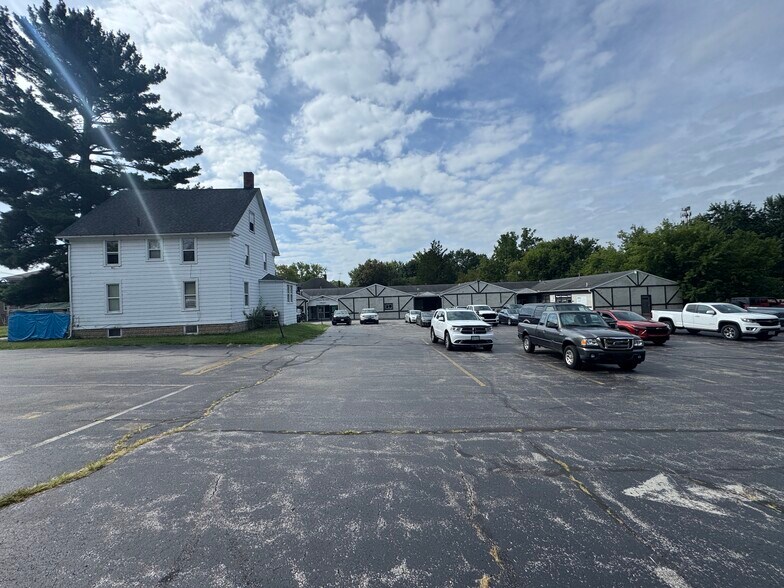 More Photos Of 444 S Meridian St, Ravenna Medical For Sale