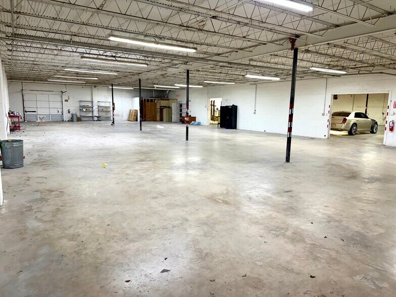 More Photos Of 5703 Kenwick St, San Antonio Warehouse For Lease