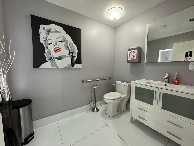 More Photos Of 1040 S Federal Hwy, Hollywood Office For Sale