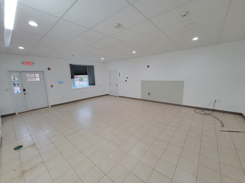 More Photos Of 17 North Rd, Chelmsford Bank For Lease