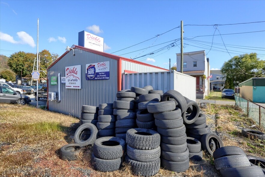 More Photos Of 40 N 4th St, Saint Clair Auto Dealership For Sale