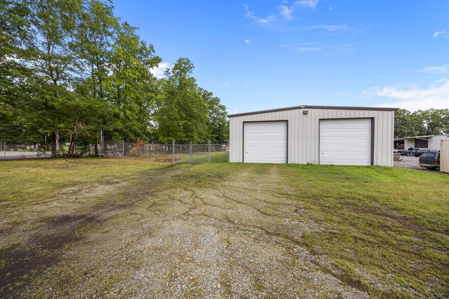 More Photos Of 808 E Parker St, Graham Industrial For Sale