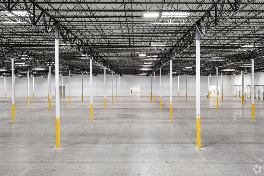 More Photos Of 25 Colony Rd, Jersey City Warehouse For Lease