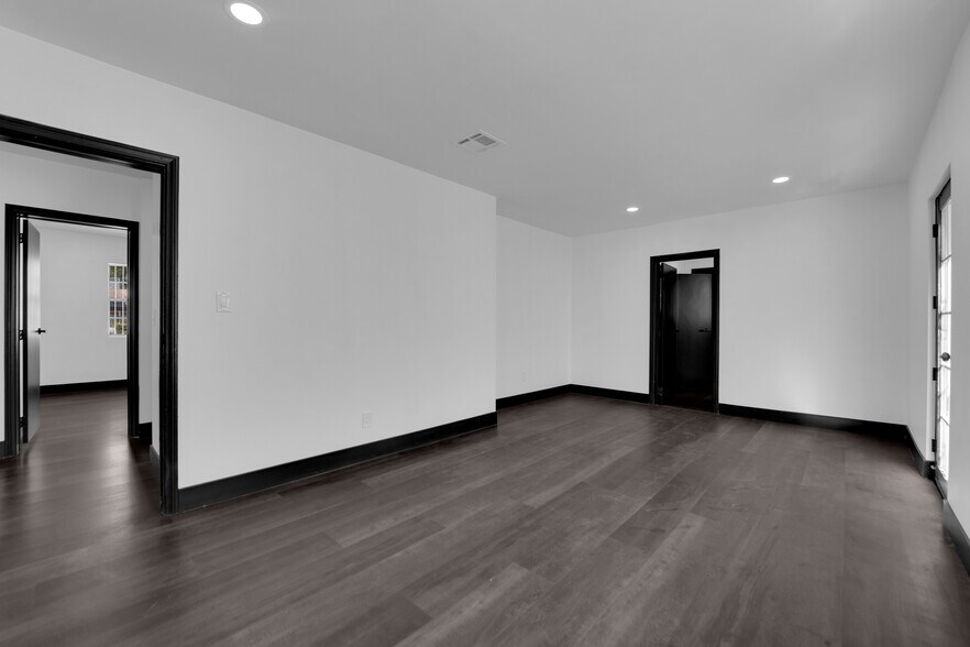 More Photos Of 530 S 7th St, Las Vegas Office Residential For Lease