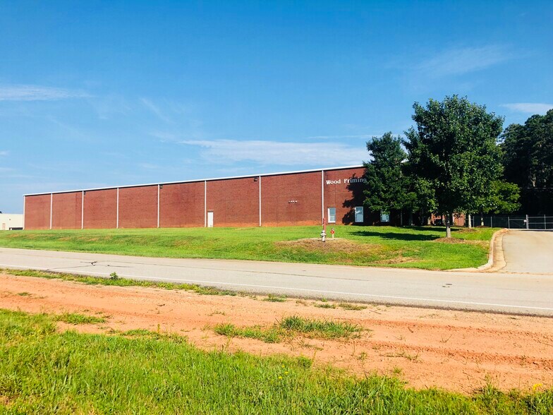 More Photos Of 4322 McBrayer Rd, Oakwood Warehouse For Lease