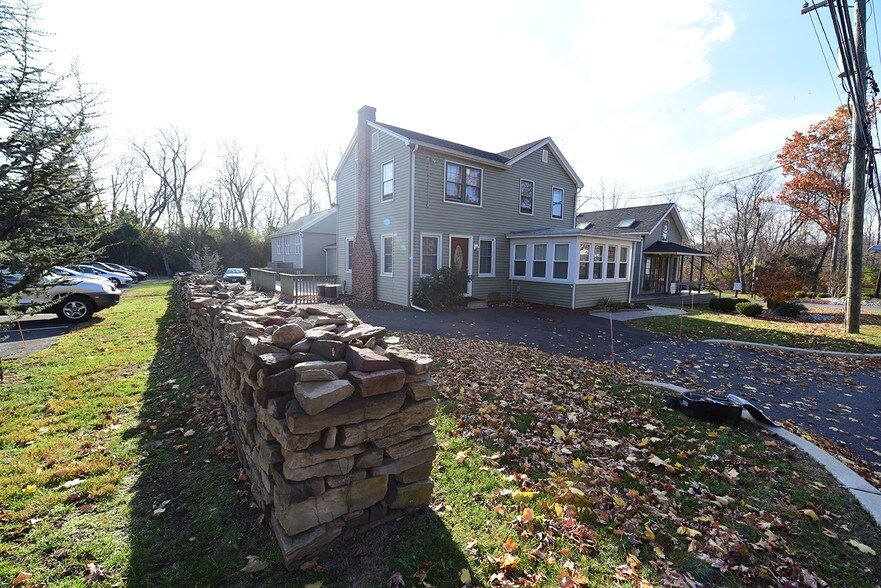 More Photos Of 864 Mapleton Rd, Princeton Office For Sale