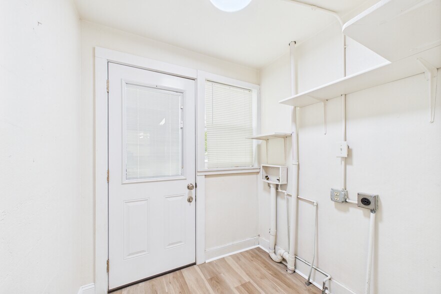 More Photos Of 919 South St, Mountain Home Freestanding For Sale