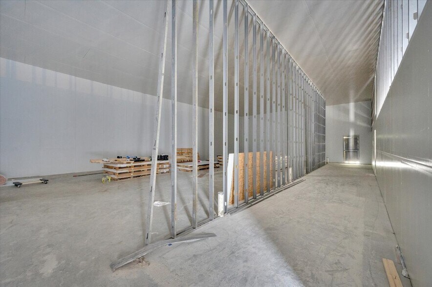 More Photos Of 1500 McMillan Rd, Owosso Manufacturing For Sale