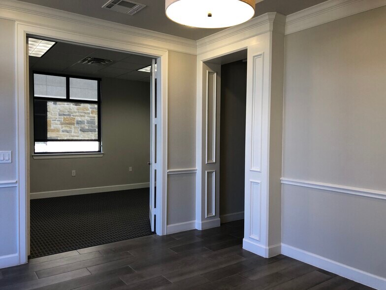 More Photos Of 633 E Fernhurst Dr, Katy Medical For Lease