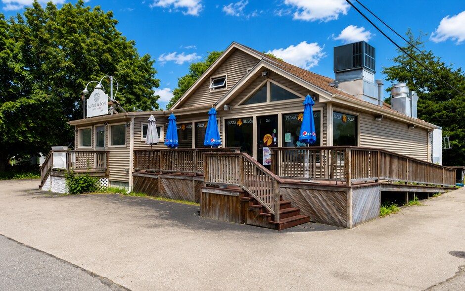 More Photos Of 379-381 Sconticut Neck Rd, Fairhaven Storefront Retail Office For Sale