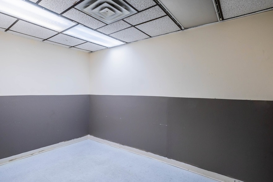 More Photos Of 321 N Stanton St, El Paso Loft Creative Space For Sale