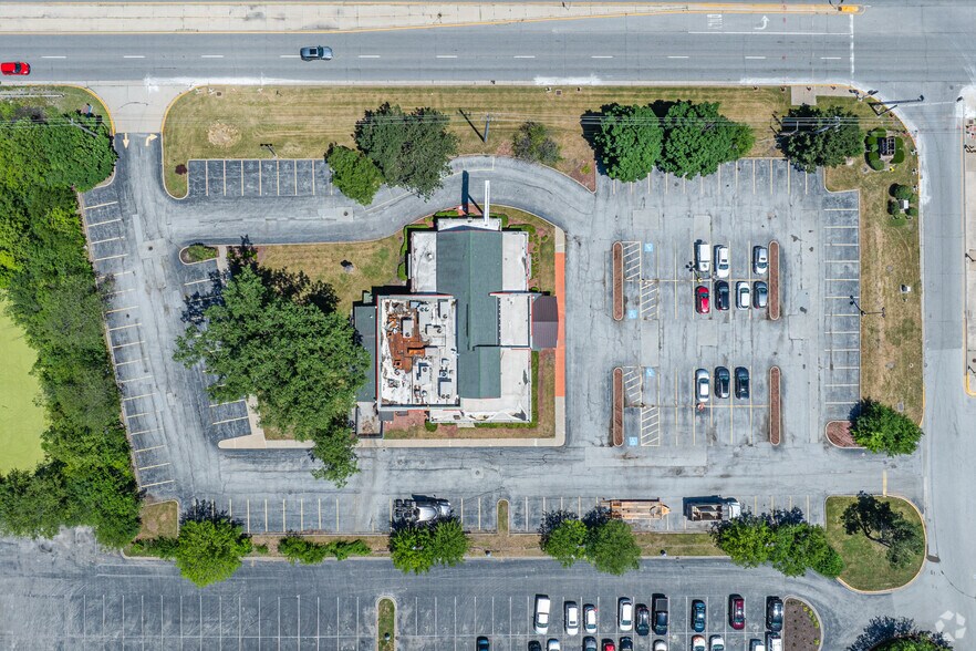 More Photos Of 2005 River Oaks Dr, Calumet City Restaurant For Sale