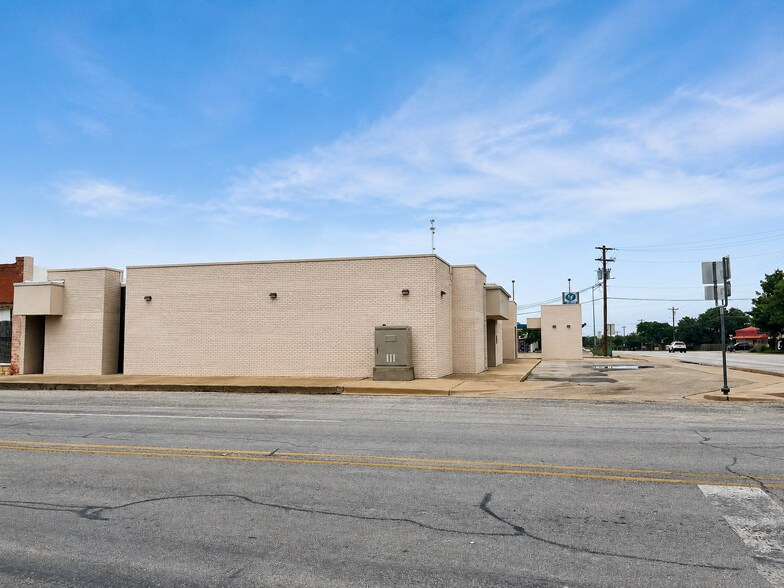 More Photos Of 101 N 4th St, Lometa Daycare Center For Sale