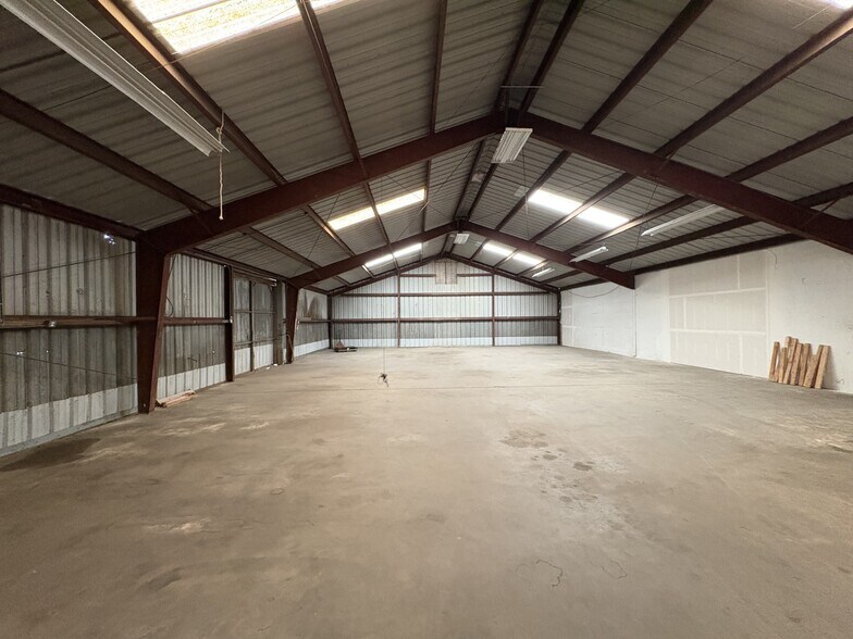 More Photos Of 10612 Hempstead Rd, Houston Unknown For Lease