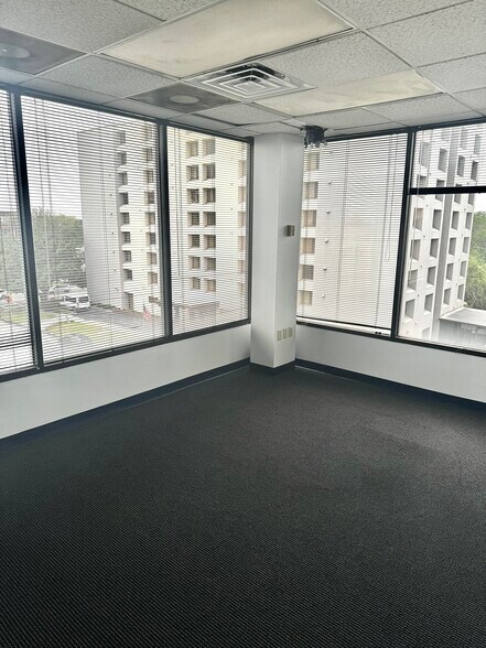 More Photos Of 751 Oak St, Jacksonville Office For Lease