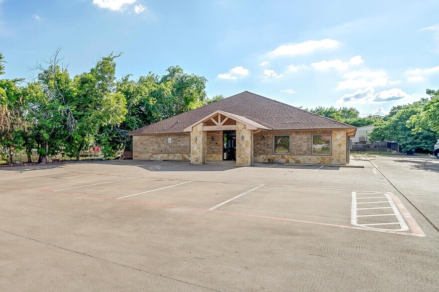 More Photos Of 905 Roberts Cut Off Rd, River Oaks Office For Sale