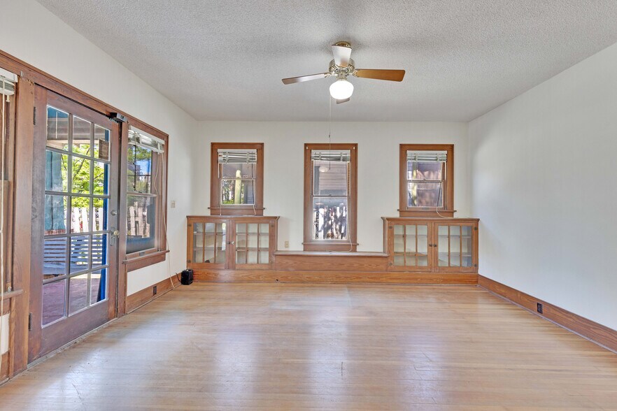 More Photos Of 1006 E Cesar Chavez St, Austin Office For Sale