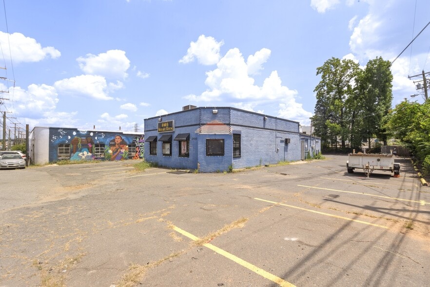 More Photos Of 2400 N Tryon St, Charlotte Bar For Sale