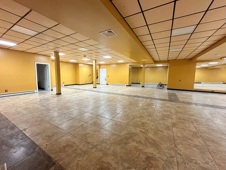 More Photos Of 15-17 Oak St, Patchogue Office Residential For Sale
