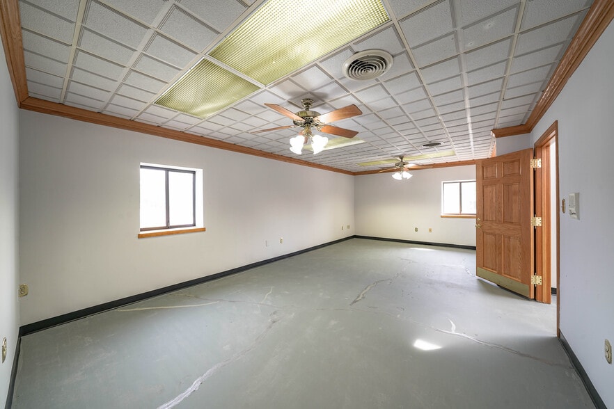 More Photos Of 8023 Malcolm Rd, Clinton Medical For Lease