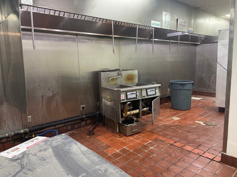 More Photos Of 1401 E Main St, Magnolia Freestanding For Lease