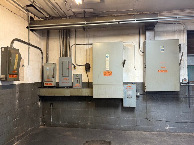 More Photos Of 303 E Parson St, Galion Manufacturing For Sale