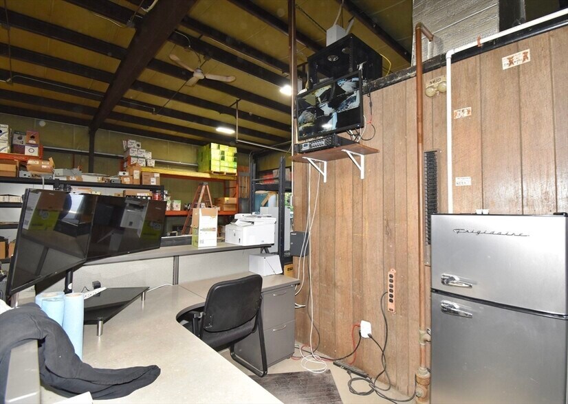 More Photos Of 45 Bethany Rd, Monson Manufacturing For Sale