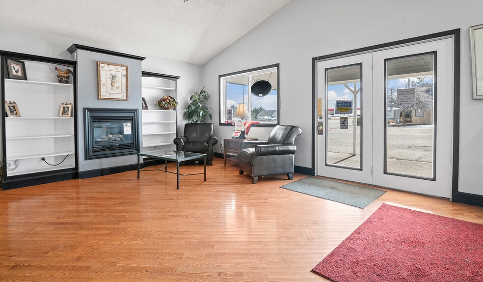 More Photos Of 700 Colorado Ave, Stratton Hotel For Sale