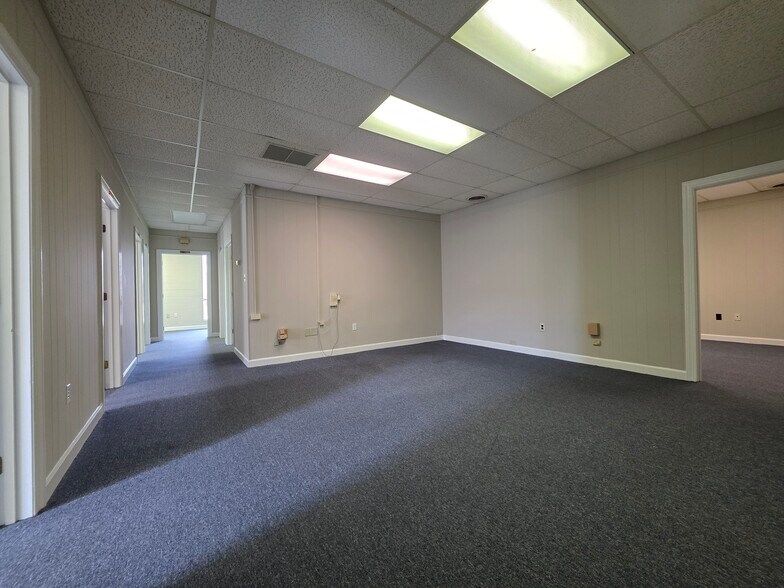More Photos Of 404 St Andrews Dr, Greenville Office For Lease