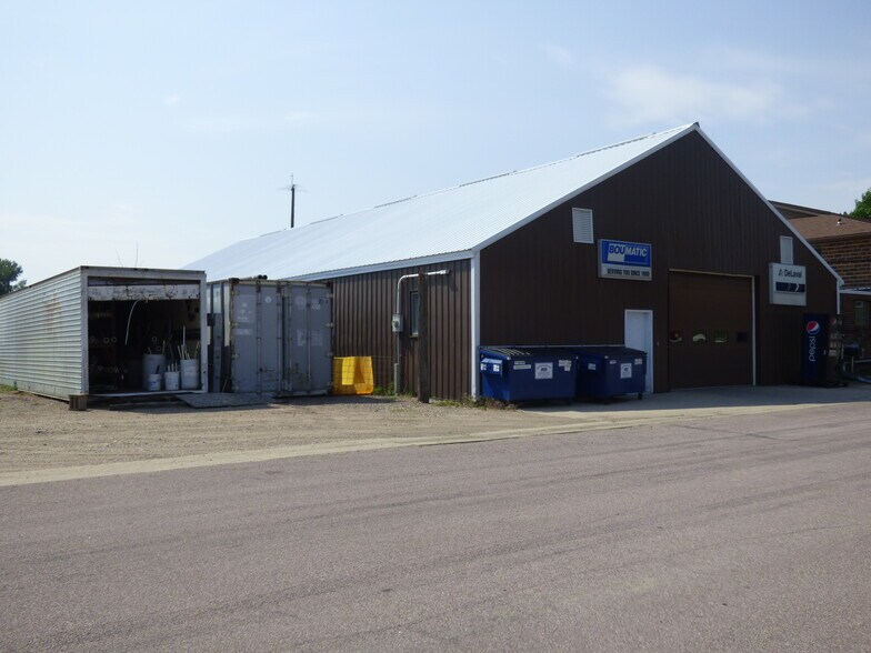 More Photos Of 108 N Renville St, Winthrop Distribution For Sale