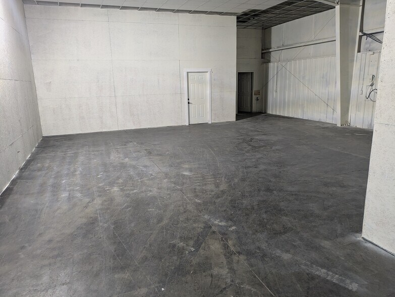 More Photos Of 177 Dunn Creek Bnd, Flat Rock Warehouse For Lease
