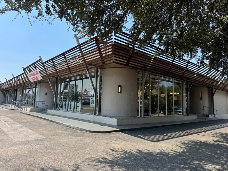 More Photos Of 7530-7532 Burnet Rd, Austin Freestanding For Lease