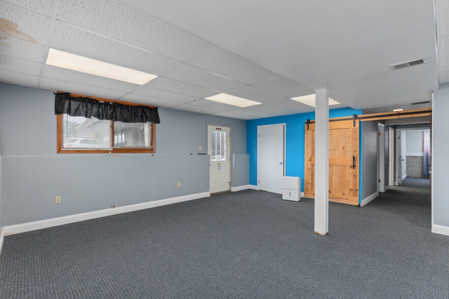More Photos Of 902 W Union Ave, Litchfield Office For Sale