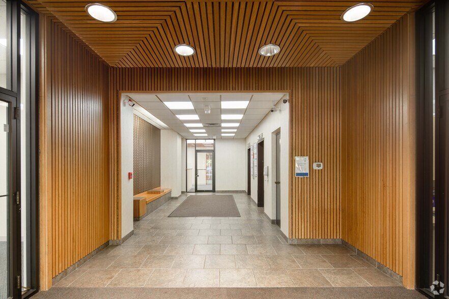 More Photos Of 1111 S Alpine Rd, Rockford Office Residential For Lease