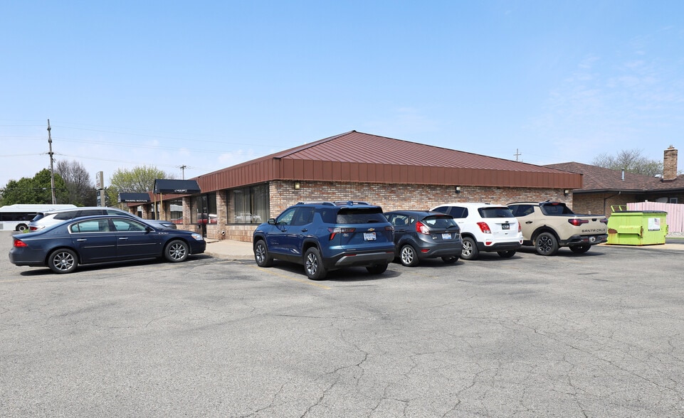 More Photos Of 2255 S Linden Rd, Flint Office For Sale