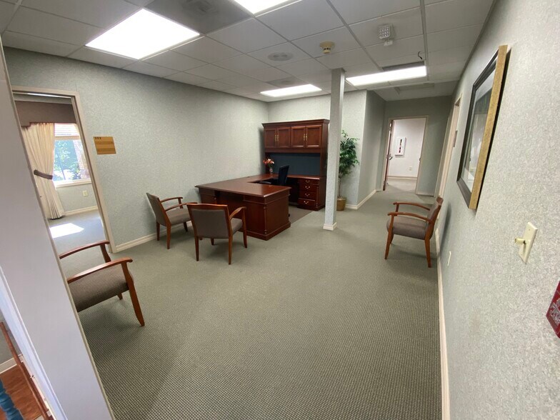 More Photos Of 962 Us-51, Madison Office For Lease