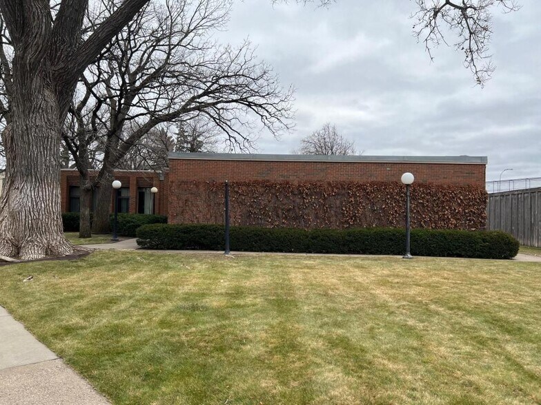 More Photos Of 2600 Wayzata Blvd, Minneapolis Office For Sale