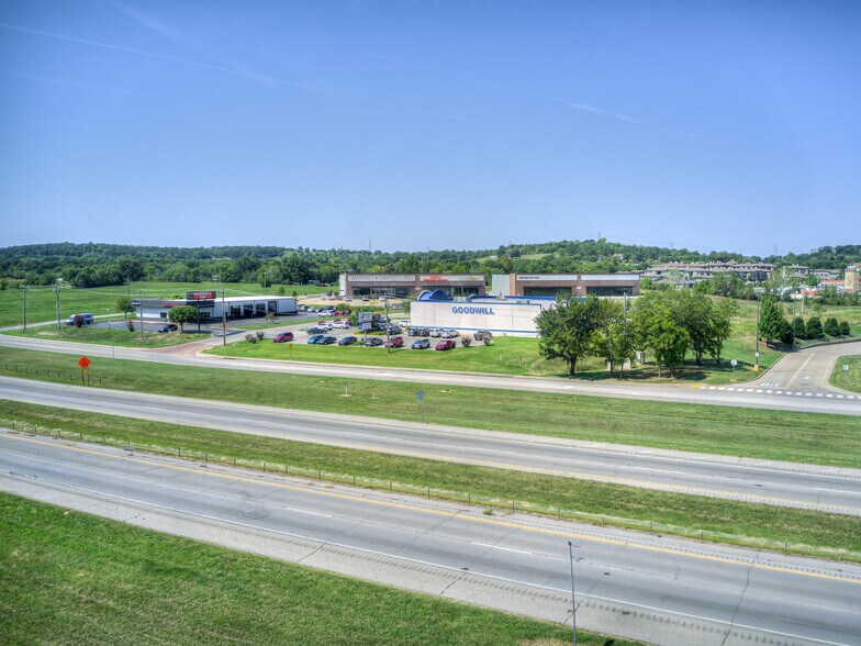 More Photos Of 548 W 125th Pl S, Glenpool Storefront Retail Office For Lease