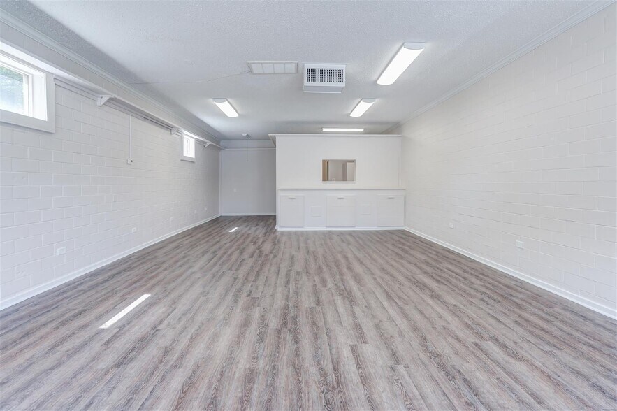 More Photos Of 5613 3rd St, Katy Storefront For Lease