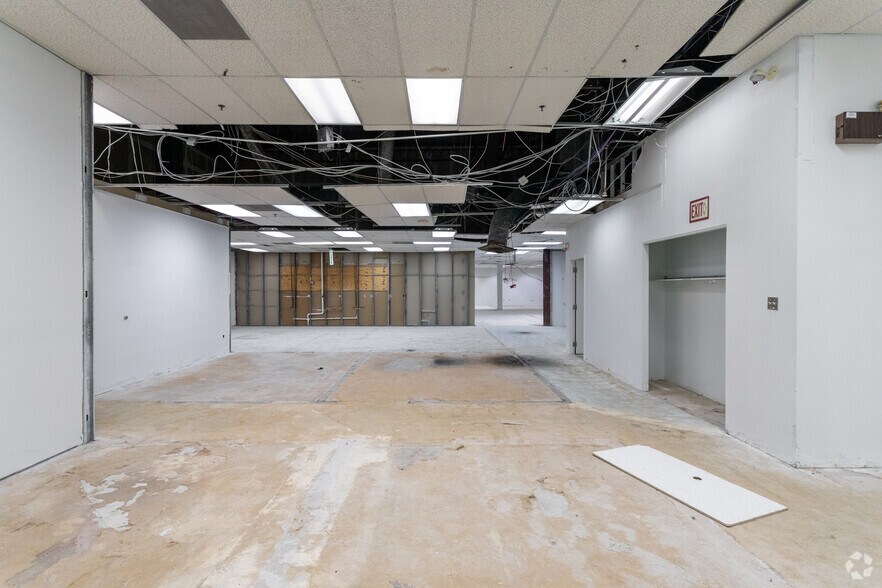 More Photos Of 6 Terri Ln, Burlington Light Distribution For Lease