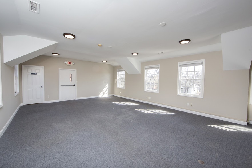 More Photos Of 30 W Bridge St, New Hope Freestanding For Lease