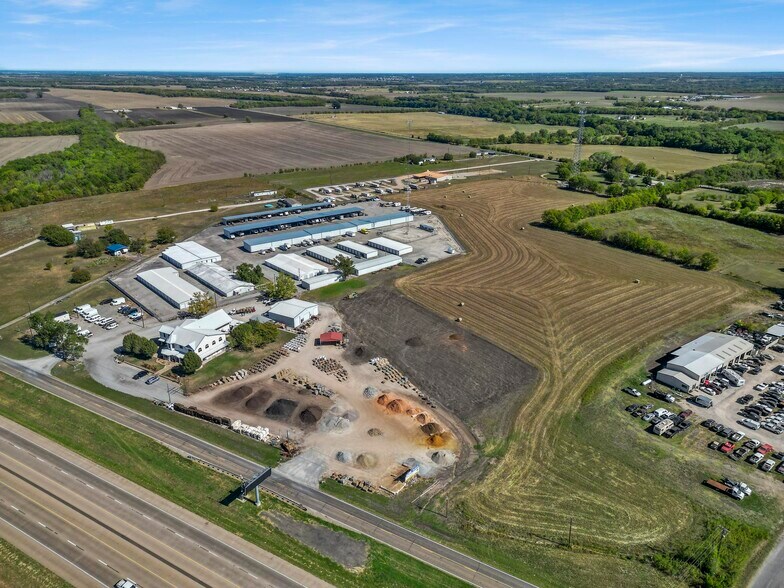 More Photos Of 15048 US Highway 75, Van Alstyne Specialty For Lease