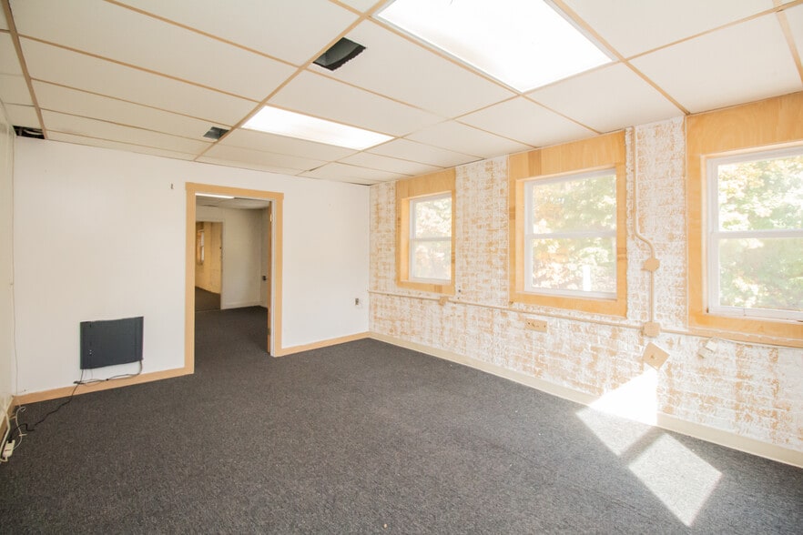 More Photos Of 21-69 S Main St, Leicester Service For Lease