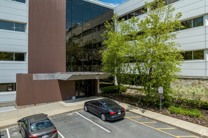 More Photos Of 877 South St, Pittsfield Office For Lease