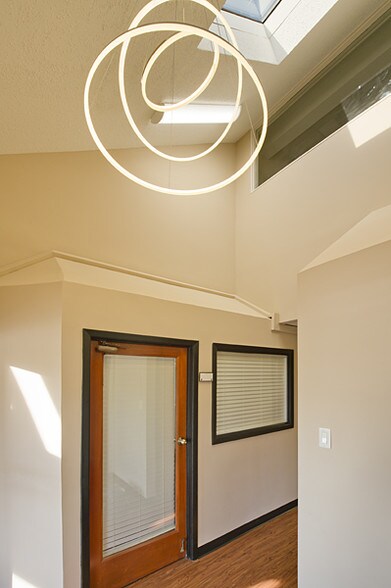 More Photos Of 17300 El Camino Real, Houston Office For Sale